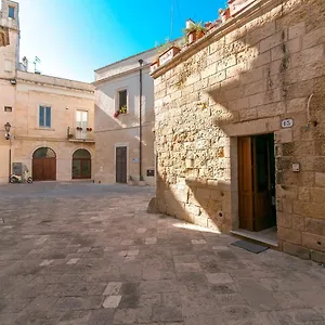 Demetra 2*, Lecce Italia